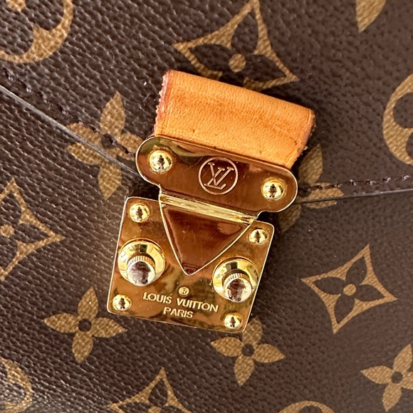 Louis Vuitton authentic pouchette metis Monogram Crossbody with Gold Hardware - Picture 6 of 13